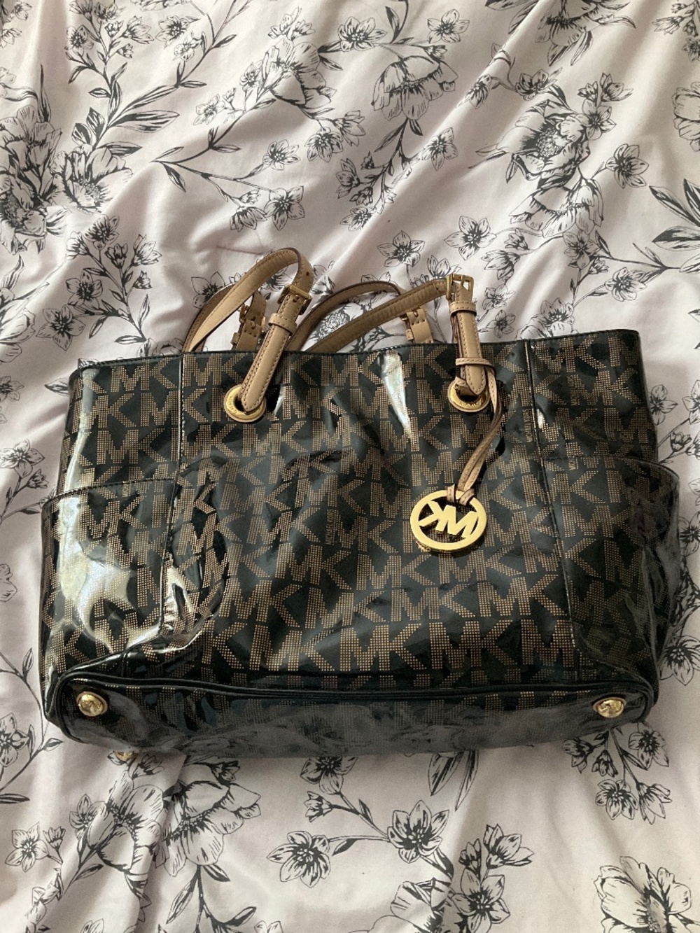 Micheal Kors Jet Set Large Signature Patent Leather Tote